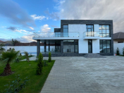 Satılır 4 otaqlı 380 m2 bağ evi Buzovna
