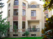 Satılır 11 otaqlı 620 m2 villa Neftçilər m.