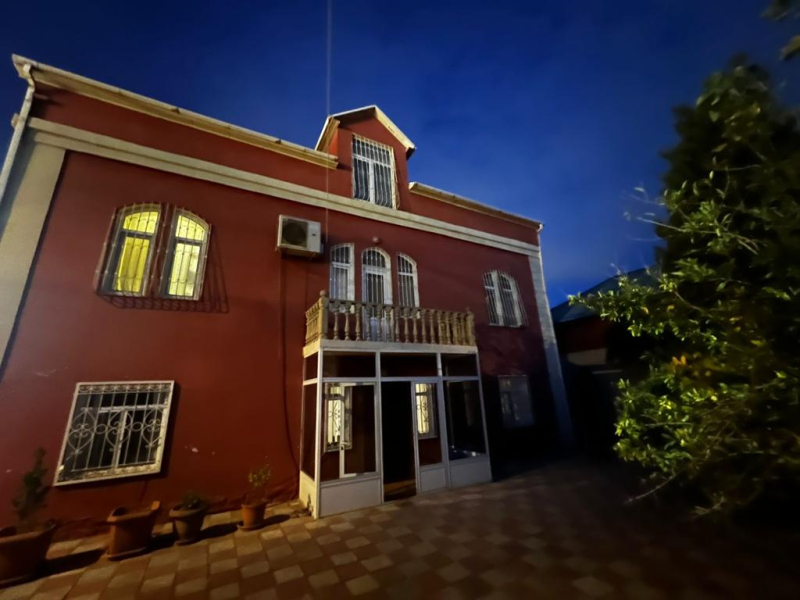 Satılır 8 otaqlı 420 m2 villa Badamdar