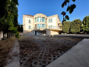 Satılır 7 otaqlı 1500 m2 villa Bakıxanov