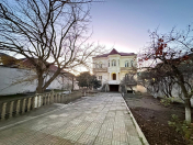 Satılır 6 otaqlı 700 m2 villa Bakıxanov