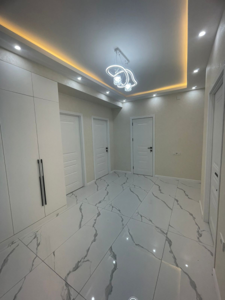 Satılır 3 otaqlı 123 m2 yeni tikili Neftçilər m.