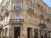 İcarəyə verilir 6 otaqlı 250 m2 köhnə tikili Səbail r.