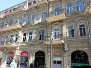 İcarəyə verilir 5 otaqlı 200 m2 köhnə tikili İçəri Şəhər m.