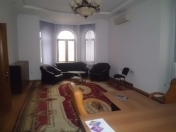 İcarəyə verilir 10 otaqlı 1500 m2 obyekt Gənclik m.