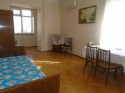 İcarəyə verilir 1 otaqlı 20 m2 köhnə tikili İnşaatçılar m.