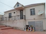 Satılır 4 otaqlı 450 m2 bağ evi İnşaatçılar m.