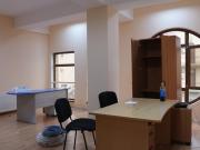 İcarəyə verilir 4 otaqlı 200 m2 obyekt Nizami m.