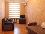 İcarəyə verilir 1 otaqlı 40 m2 köhnə tikili İçəri Şəhər m.