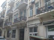 Satılır 8 otaqlı 230 m2 köhnə tikili 28 May m.