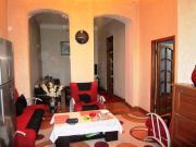 İcarəyə verilir 5 otaqlı 140 m2 köhnə tikili 28 May m.