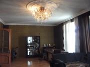 Satılır 5 otaqlı 240 m2 köhnə tikili 28 May m.