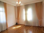 Satılır 6 otaqlı 250 m2 yeni tikili 8 mkr