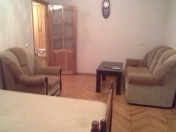 İcarəyə verilir 1 otaqlı 38 m2 köhnə tikili İnşaatçılar m.