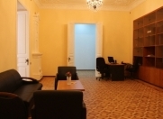 İcarəyə verilir 4 otaqlı 200 m2 obyekt İçəri Şəhər m.