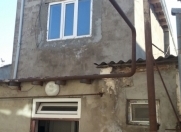 Satılır 3 otaqlı 120 m2 həyət evi Yasamal bazarı