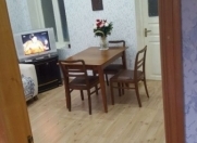 İcarəyə verilir 2 otaqlı 45 m2 köhnə tikili Bakı Slavyan Universiteti