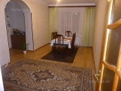 Satılır 2 otaqlı 65 m2 köhnə tikili Ukrayna dairəsi