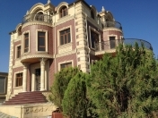 Satılır 6 otaqlı 400 m2 həyət evi Sahil