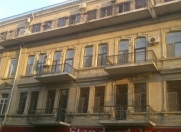 Satılır 5 otaqlı 200 m2 köhnə tikili 28 May m.