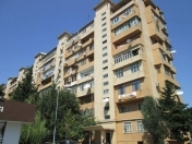 Satılır 5 otaqlı 120 m2 köhnə tikili Ayna Sultanova heykəli