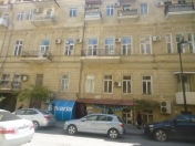 Satılır 2 otaqlı 50 m2 köhnə tikili Axundov bağı