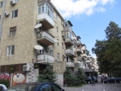 Satılır 3 otaqlı 70 m2 köhnə tikili Yasamal parkı