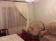 İcarəyə verilir 3 otaqlı 80 m2 köhnə tikili Ukrayna dairəsi