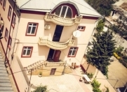 Satılır 9 otaqlı 600 m2 həyət evi Montin