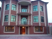 Satılır 10 otaqlı 960 m2 həyət evi Bakıxanov