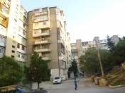 Satılır 3 otaqlı 80 m2 köhnə tikili Neapol dairəsi