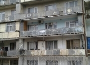Satılır 4 otaqlı 90 m2 köhnə tikili Ukrayna dairəsi