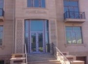 Satılır 12 otaqlı 1000 m2 həyət evi Badamdar