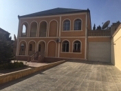 Satılır 10 otaqlı 300 m2 həyət evi Bakıxanov