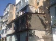 Satılır 4 otaqlı 102 m2 köhnə tikili Qələbə dairəsi