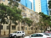 Satılır 3 otaqlı 97 m2 köhnə tikili Azadlıq meydanı