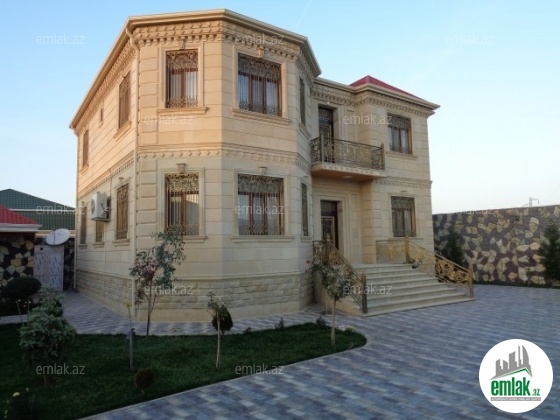 Nizami rayonu keslə qəsəbəsi sadig heyət evi. 1 Mertebeli ev certyoju. Dizayinla. Kohne tikilen baxlar istirqhet zonalari.