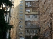 Satılır 3 otaqlı 80 m2 köhnə tikili Ayna Sultanova heykəli