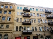 Satılır 6 otaqlı 200 m2 köhnə tikili 28 May m.