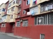 İcarəyə verilir 2 otaqlı 45 m2 köhnə tikili Ayna Sultanova heykəli