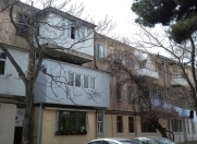 Satılır 3 otaqlı 83 m2 köhnə tikili Tibb Universiteti