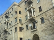 Satılır 3 otaqlı 90 m2 köhnə tikili Tibb Universiteti