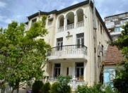 Satılır 10 otaqlı 880 m2 həyət evi 8 mkr