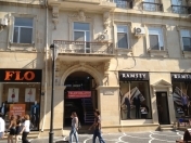 Satılır 3 otaqlı 90 m2 köhnə tikili Axundov bağı