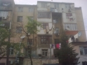 Satılır 3 otaqlı 61 m2 köhnə tikili Ayna Sultanova heykəli