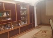 Satılır 2 otaqlı 80 m2 köhnə tikili Yasamal parkı