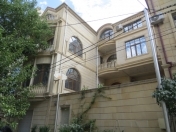 Satılır 9 otaqlı 800 m2 həyət evi Gənclik m.