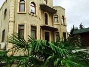 Satılır 7 otaqlı 350 m2 həyət evi Xalqlar Dostluğu m.
