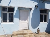 İcarəyə verilir 1 otaqlı 20 m2 köhnə tikili Memar Əcəmi m.