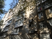 Satılır 2 otaqlı 60 m2 köhnə tikili Azərbaycan Dillər Universiteti